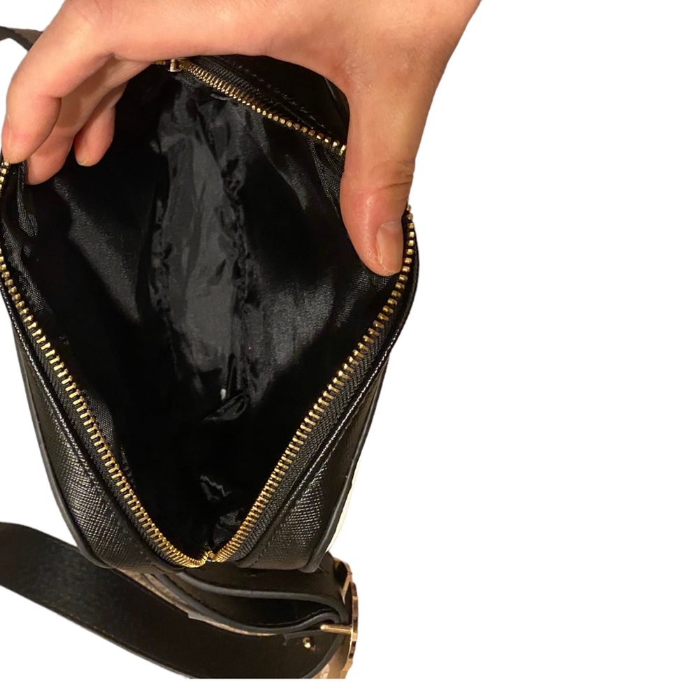 Juicy Couture Multi-wear Belt Bag with Adjustable Straps - Picture 3 of 3